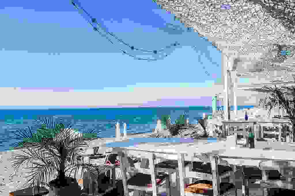 Periyiali Restaurant Beach Club